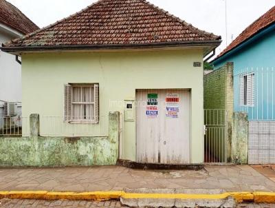 Casa para Venda, em Cachoeira do Sul, bairro Centro, 2 dormitórios, 2 banheiros, 1 vaga